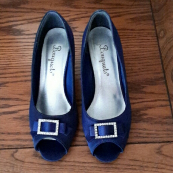 Satin peep-toe pumps - Picture 1 of 2